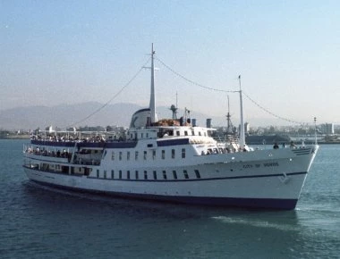 Σαν Σήμερα: Το κρουαζιερόπλοιο «City of Poros» δέχεται τρομοκρατικό χτύπημα (εικόνες)